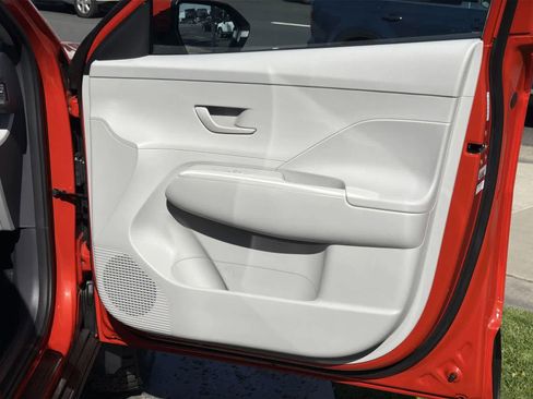 Used 2024 Hyundai Kona SE image 29