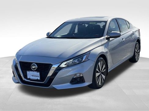 Certified 2021 Nissan Altima 2.5 SV w/ SV Premium Package AWD/4WD image 2