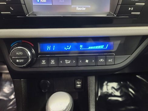 Used 2015 Toyota Corolla LE image 34