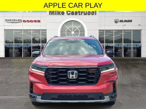 Used 2025 Honda Pilot TrailSport image 2