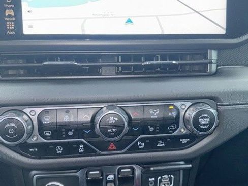 Used 2024 Jeep Gladiator Rubicon image 4