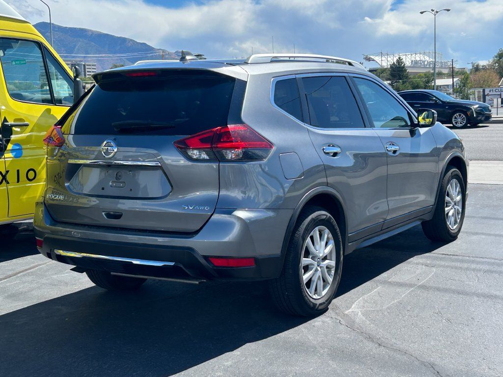Used 2018 Nissan Rogue SV AWD/4WD image 9