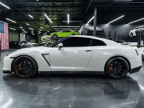 Used 2010 Nissan GT-R Premium AWD/4WD image 6