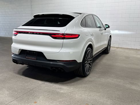 Certified 2022 Porsche Cayenne Coupe AWD/4WD image 7