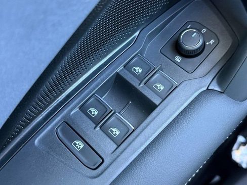 New 2026 Volkswagen Tiguan SE image 14