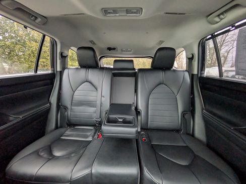 Used 2023 Toyota Highlander XLE image 37
