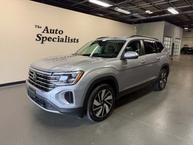 Used 2025 Volkswagen Atlas SE FWD image 1