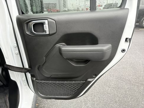 Used 2025 Jeep Wrangler Willys image 17