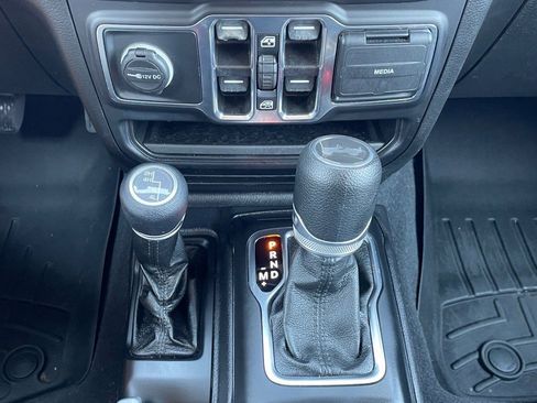 Used 2021 Jeep Wrangler Unlimited Sport image 21