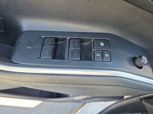 Used 2024 Toyota Highlander LE image 30