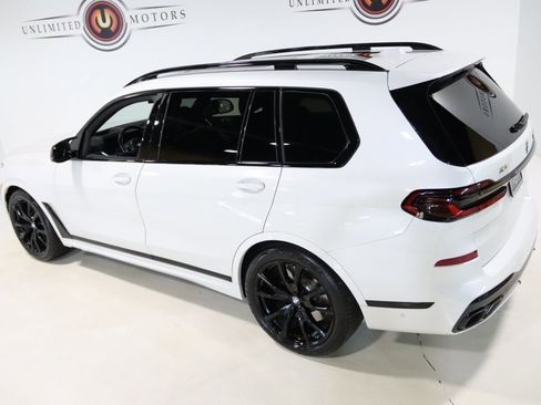 Used 2024 BMW X7 M60i image 10