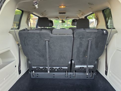 Used 2019 Dodge Grand Caravan SE FWD image 11