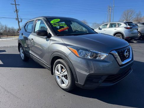 Used 2020 Nissan Kicks S image 4