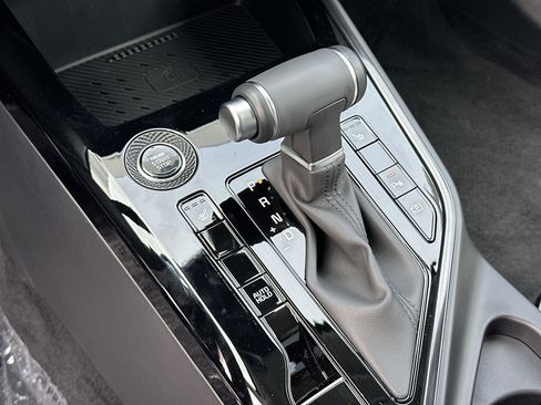 Certified 2025 Kia Niro EX Touring FWD image 20