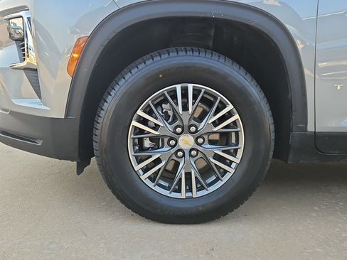 Used 2024 Chevrolet Traverse LT FWD image 25