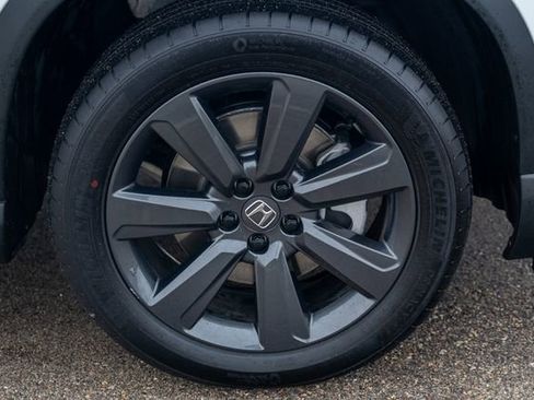 Used 2025 Honda Pilot Sport image 11