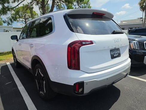 Used 2024 Kia Telluride S w/ S Sunroof Package FWD image 11
