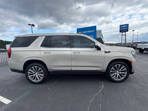 Used 2021 GMC Yukon Denali w/ Denali Premium Package image 5