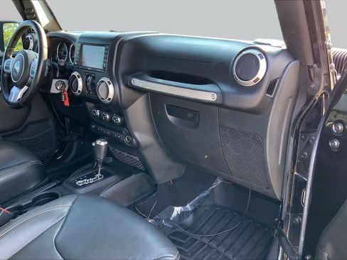 Used 2017 Jeep Wrangler Unlimited Rubicon AWD/4WD image 17