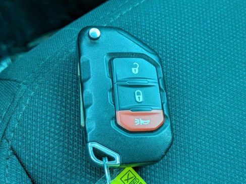 Used 2019 Jeep Wrangler Unlimited Sahara w/ Uconnect 4C Nav & Sound Group AWD/4WD image 23