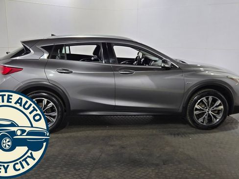 Used 2018 INFINITI QX30 AWD image 8