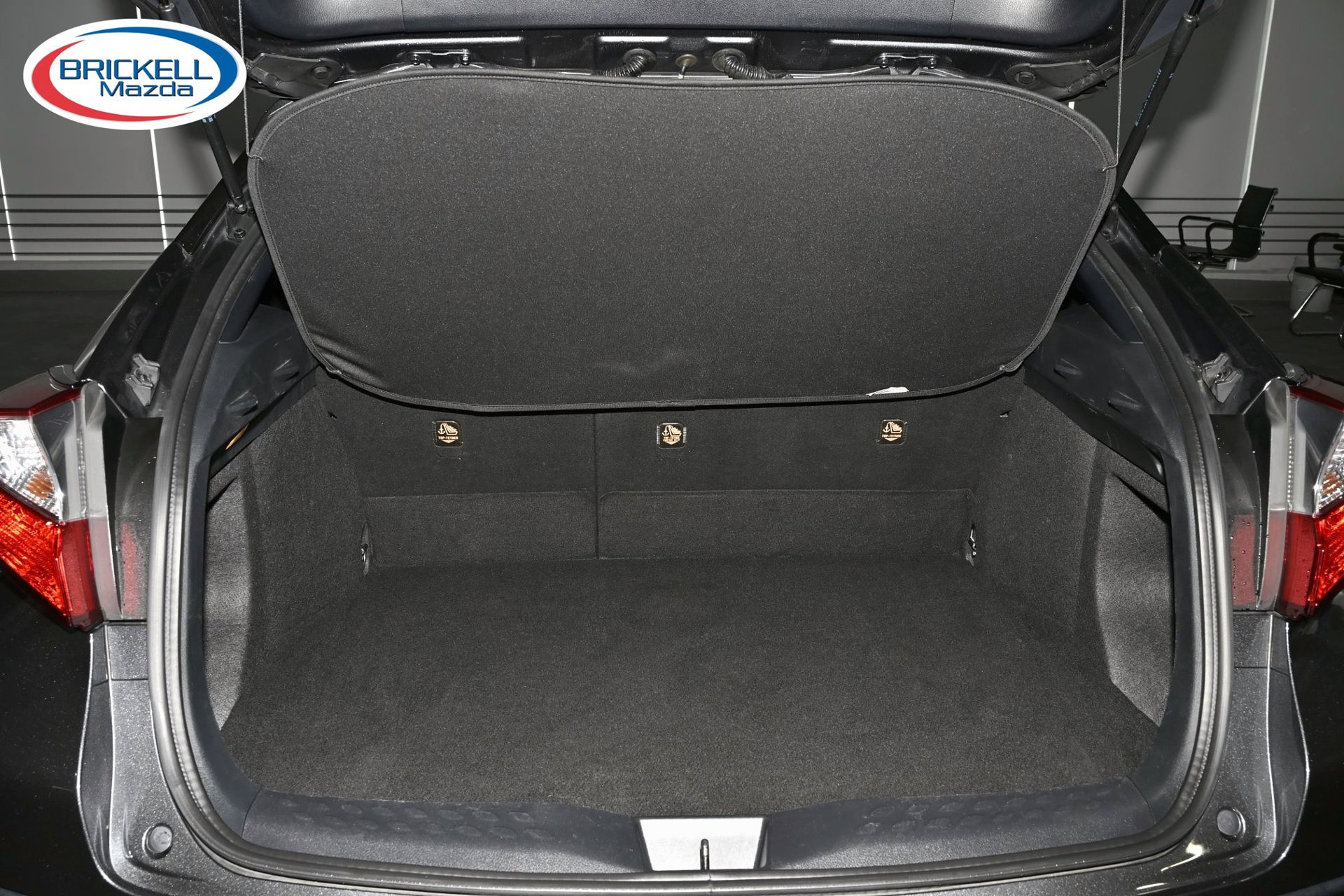 Used 2018 Toyota C-HR XLE FWD image 12