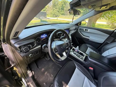 Used 2023 Ford Explorer XLT w/ Equipment Group 202A AWD/4WD image 6