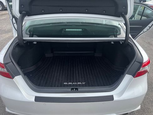 Used 2018 Toyota Camry XSE image 11