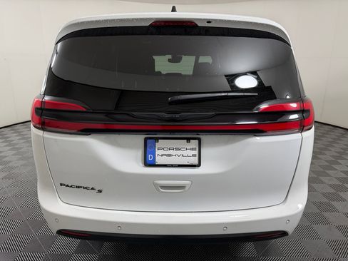 Used 2024 Chrysler Pacifica Touring-L w/ Uconnect Theater Family Group image 11