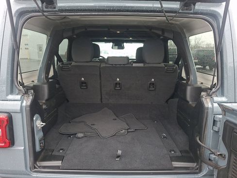 Used 2025 Jeep Wrangler Unlimited Sahara image 26