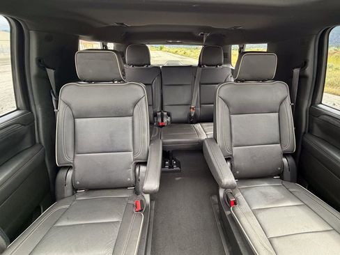Used 2022 GMC Yukon XL SLT w/ SLT Premium Package AWD/4WD image 9