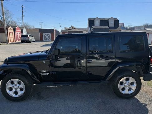 Used 2013 Jeep Wrangler Unlimited Sahara w/ Dual Top Group image 7