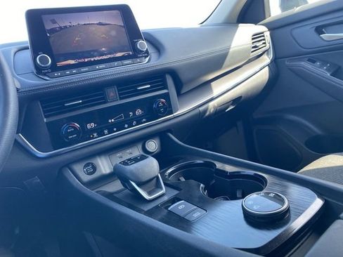 Used 2024 Nissan Rogue SV image 41