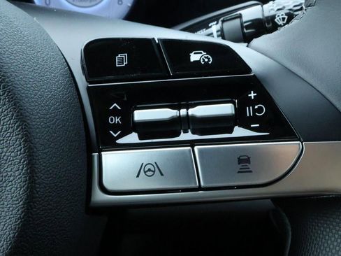 New 2025 Hyundai Elantra SEL image 12
