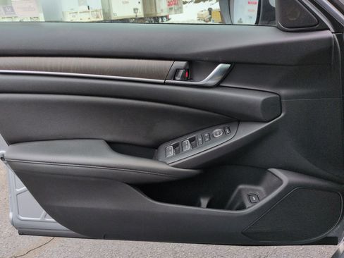 Used 2019 Honda Accord EX image 22