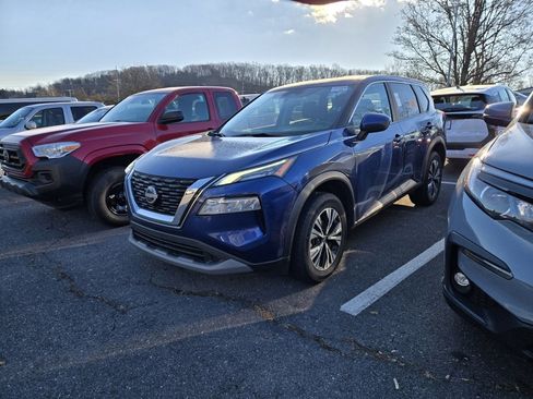 Used 2023 Nissan Rogue SV image 4