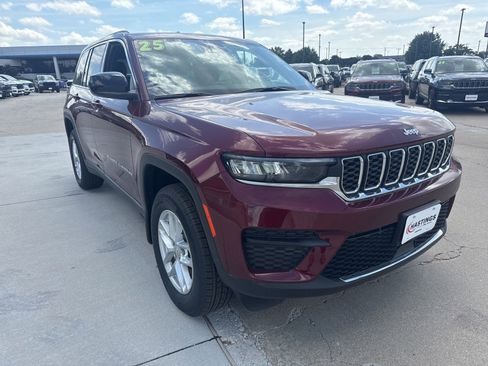 New 2025 Jeep Grand Cherokee Laredo X w/ Luxury Tech Group I image 9