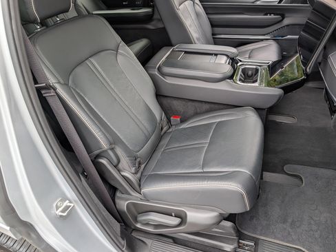 Used 2025 Jeep Grand Wagoneer Series II Obsidian w/ Quick Order Packagew 28T AWD/4WD image 21