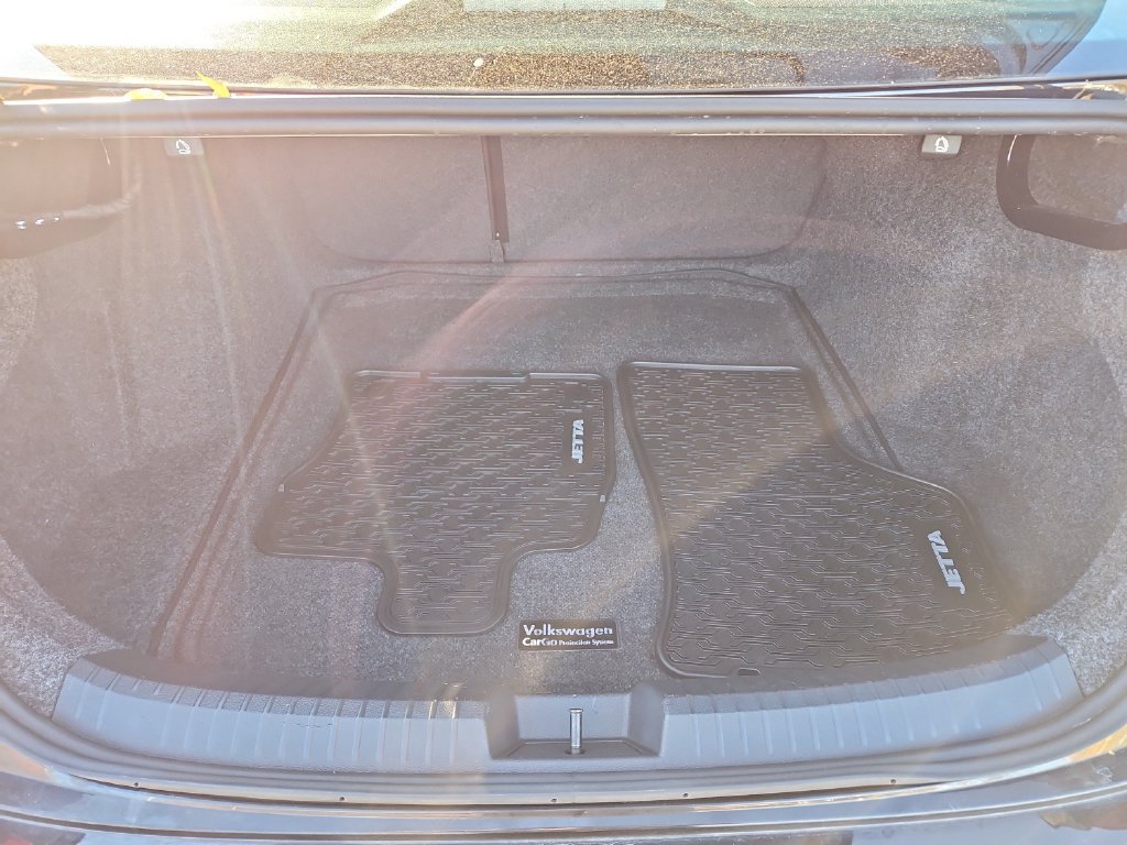 Certified 2025 Volkswagen Jetta Sport FWD image 29