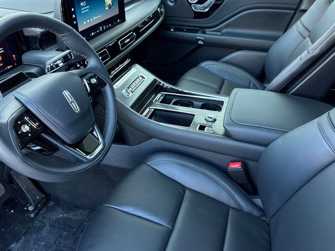 New 2026 Lincoln Aviator Premiere image 9