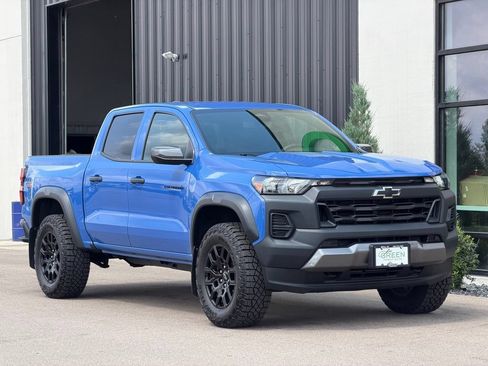 Used 2025 Chevrolet Colorado Trail Boss AWD/4WD image 4