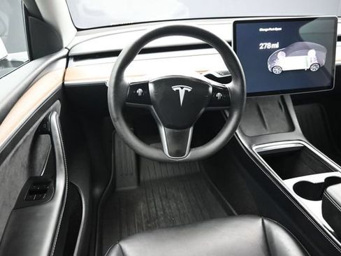 Used 2025 Tesla Model Y Long Range RWD image 17