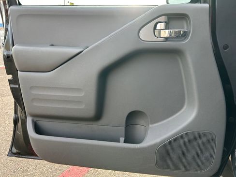 Used 2021 Nissan Frontier SV w/ Midnight Edition Floor Mats image 22