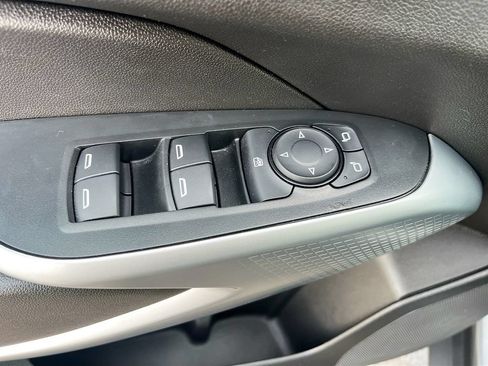 Used 2024 Chevrolet Trax RS FWD image 17
