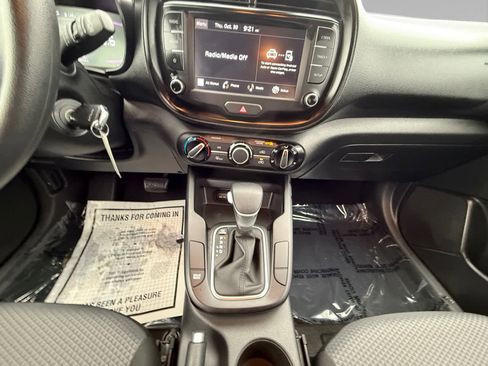 Used 2023 Kia Soul LX image 11
