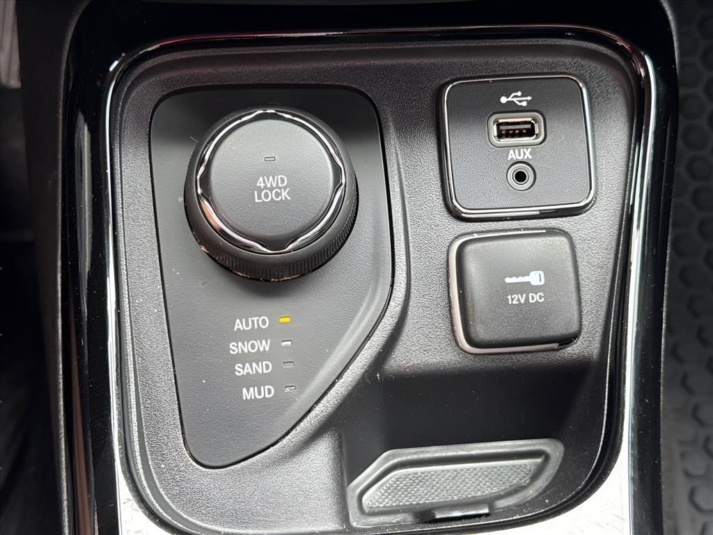 Used 2018 Jeep Compass Latitude w/ Popular Equipment Group AWD/4WD image 12