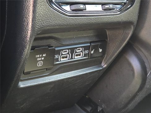 Used 2023 Jeep Grand Cherokee Limited image 16