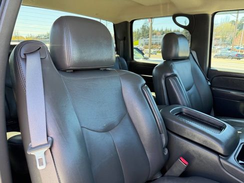 Used 2006 Chevrolet Silverado 2500 LS image 18