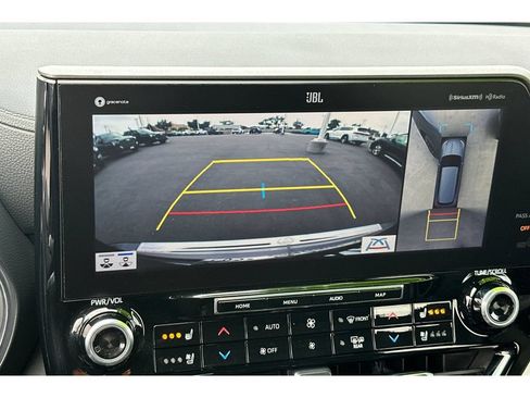 Used 2021 Toyota Highlander Limited AWD/4WD image 25