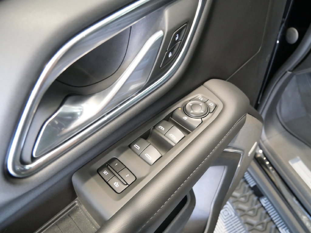Used 2022 Chevrolet Suburban Z71 AWD/4WD image 16